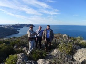 melillahoy.cibeles.net fotos 765 Juanjo Florensa Juan A Vera Abdelkrim Saddik junto a la Bahia de Alhucemas