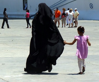 melillahoy.cibeles.net fotos 957 burka COM