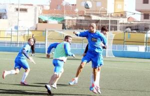 melillahoy.cibeles.net fotos 1102 UD Melilla Entrenamiento 28 1 15