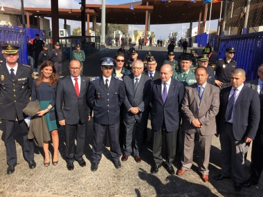 melillahoy.cibeles.net fotos 1314 ministro del Interior con policA as marroquA es dd