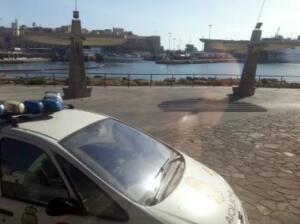 melillahoy.cibeles.net fotos 1368 coche policA a en el puerto dd