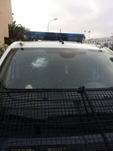 melillahoy.cibeles.net fotos 1604 coche policA a apedreado dd