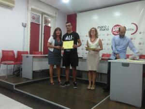 melillahoy.cibeles.net fotos 1724 joven diploma
