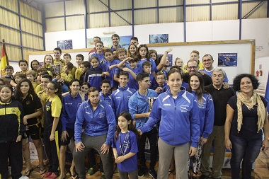 Foto de familia de los participantes en la entrega de trofeos