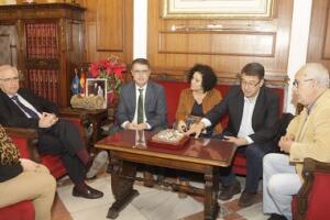 Momento de la reunión en el despacho de Presidencia entre el presidente de la Ciudad y los dirigentes de la natación