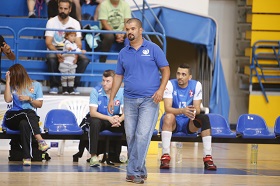 Salim Abdelkader, además de presidente de la Federación Melillense, es el entrenador del Club Voleibol Melilla