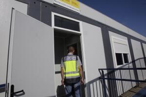 El delegado del Gobierno destacó el esfuerzo del personal de la oficina de asilo de Melilla