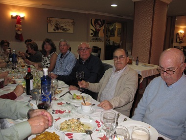 Miembros de Solera Flamenca se reúnen en torno a un almuerzo navideño