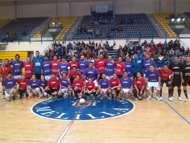 Foto de familia de todos los participantes del I Partido Benéfico Dksport