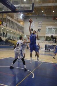 Edu Gatell se mostró muy acertado en los tiros de dos puntos, con un solo error