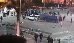 Los manifestantes intentaban acampar en la plaza hasta que contestaran a sus reivindicaciones