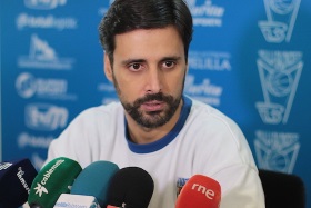 Alejandro Alcoba, ayer durante su comparecencia de prensa