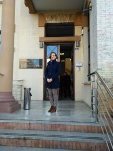 La portavoz del PSOE, Gloria Rojas, ante la Consejería de Economía