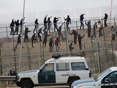 Bildu propone a Exteriores que hable con Marruecos para que deje pasar a los subsaharianos a la oficina de asilo