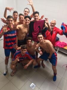 Los jugadores barcelonistas festejaron el triunfo en el vestuario granadino