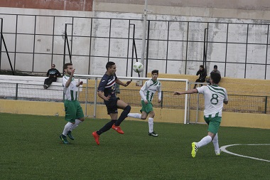 Sidi, jugador del River Melilla, en el partido de ayer sábado ante el Atarfe Industrial