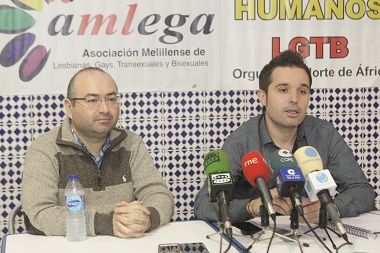 Rafael Robes (Amlega) y Rubén López (FELGTB) durante la rueda de prensa de ayer