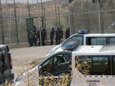 En este refuerzo de la seguridad, la Guardia Civil también cortó el tráfico de la carretera de circunvalación