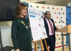 Paz Velázquez y el presidente de Mem Guimel