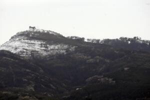 La nieve se dejó ver ayer sobre el Monte Gurugú, a muy pocos metros de Melilla