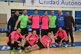 El C.D. Melistar, con el trofeo que le acredita como campeón de la Copa Centenario