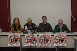 Los representantes de UGT, SATE-STEs, EAPN y Los Verdes y miembros de la plataforma ‘No al TTIP’ de Melilla
