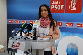 La diputada Lamia M. Kaddur en la rueda de prensa