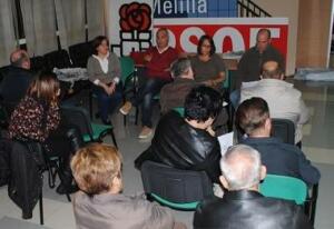 Una de las primeras reuniones de la plataforma ‘Militantes en Pie’ en la sede del PSOE