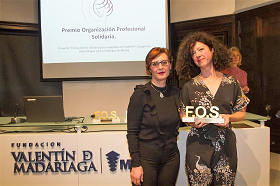 Sonia Rubiano recogiendo el premio en Sevilla