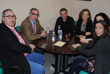 Encuentro entre el senador del PSOE, José Martínez Olmos, los diputados socialistas de Melilla y los padres de Emin y Pisly