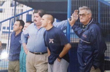 Isaque Benzaquén, a pie de campo, junto al ex capitán Quique, siguiendo a su U.D. Melilla