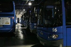 Creen que si bien se multa a los ‘taxis piratas’ estos adquieren otro vehículo y siguen la actividad ilegal