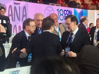 Rajoy saluda al presidente de Melilla Juan José Imbroda a su llegada al congreso del PP
