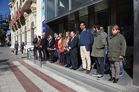 En Ceuta los partidos de la Asamblea y funcionarios concentran por el asesinato de una mujer en Súria (Barcelona)