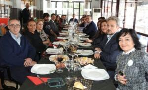 La amplia agenda de los directivos concluyó con un almuerzo con los directores de medios