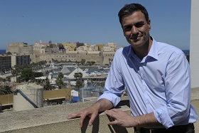 El candidato a liderar la formación socialista durante una visita anterior a Melilla