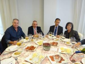 Rodríguez (2º d) con la s.g. de Delegación, el Jefe Superior y el pte. C. Médicos