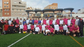 Foto de familia entre los equipos de la Asociación Veteranos de Melilla y de Oujda