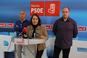 En el centro Mari Paz Ojeda junto a Alfonso Heredia y Diego Rodríguez de la Plataforma Socialista
