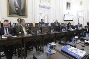 Varios huecos en la bancada del PP, que perdió su primera votación en la Asamblea en 17 años