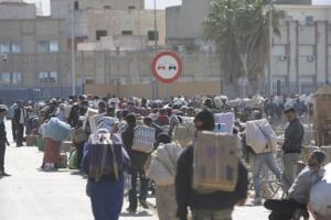 A primera hora de la mañana hay en la frontera unas 5.000 personas del comercio atípico