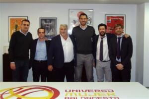 Foto de familia de los reunidos en la sede de la FEB