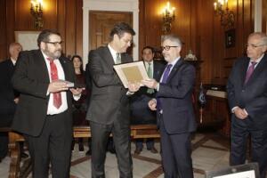 El ministro de Justicia, Rafael Catalá, recibió el lunes el Premio Mem Guímel