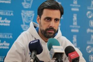 Alejandro Alcoba, ayer en un momento de su intervención en rueda de prensa