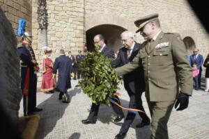 Las principales autoridades realizaron la ofrenda al monumento del mariscal Sherlok