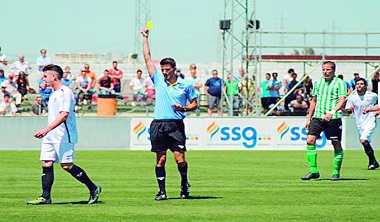 El árbitro jiennense cumple su segunda temporada en Segunda División B