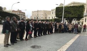 Minuto de silencio a las puertas del Palacio de la Asamblea