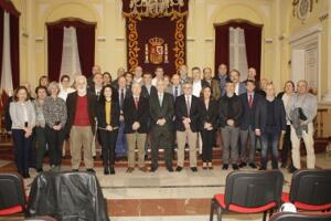 Foto de familia de los representantes universitarios con el presidente de la Ciudad