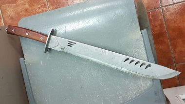 Cuchillo intervenido por la Policía Local en el coche robado