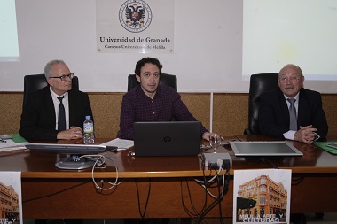 Iván Ortega (centro) en el transcurso de la conferencia